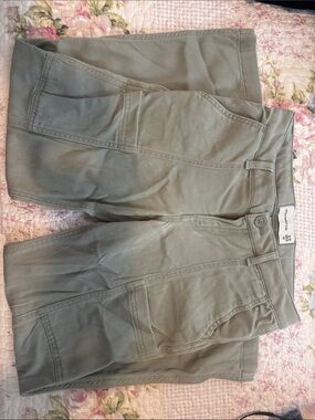abercrombie kids green cargo-style shorts